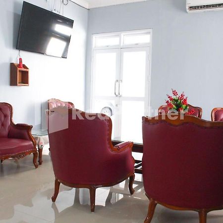 Brahma Hotel Mitra Reddoorz Джакарта Екстериор снимка