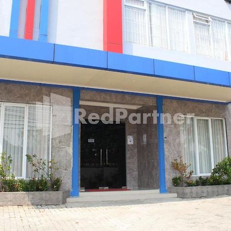 Brahma Hotel Mitra Reddoorz Джакарта Екстериор снимка