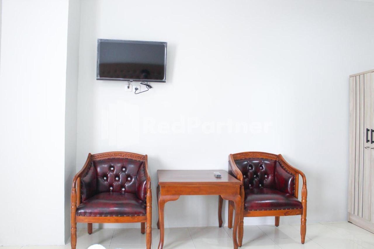 Brahma Hotel Mitra Reddoorz Джакарта Екстериор снимка