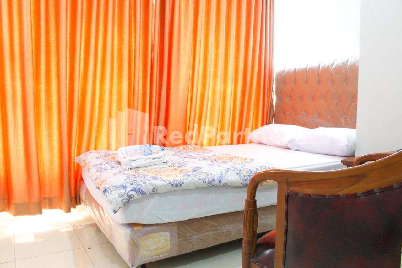 Brahma Hotel Mitra Reddoorz Джакарта Екстериор снимка