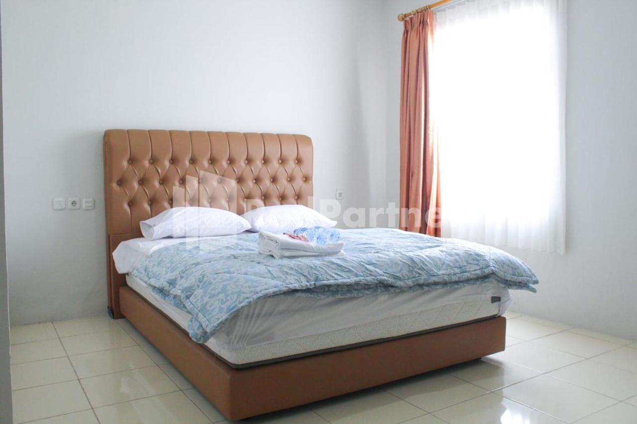 Brahma Hotel Mitra Reddoorz Джакарта Екстериор снимка