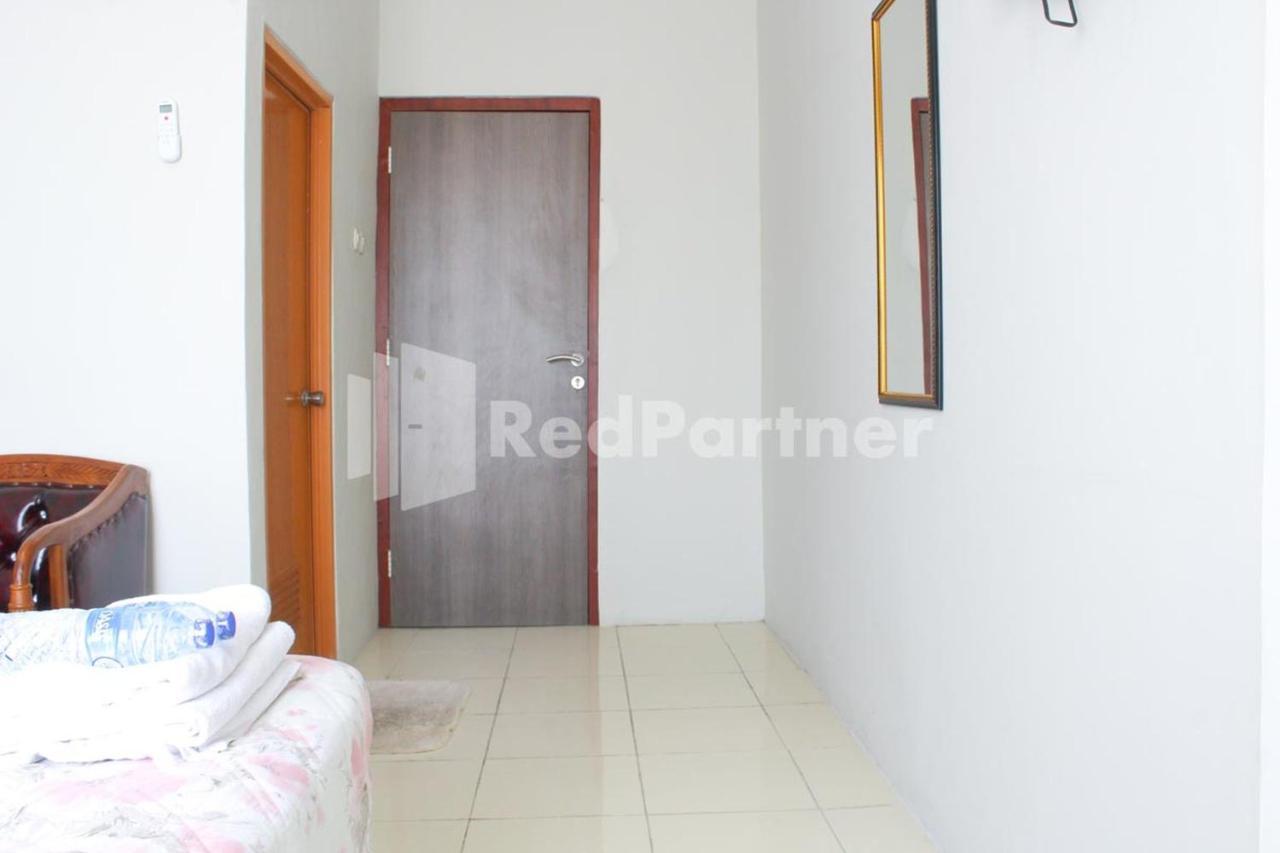Brahma Hotel Mitra Reddoorz Джакарта Екстериор снимка
