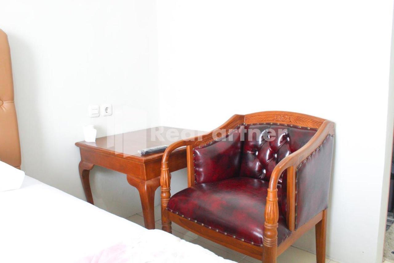 Brahma Hotel Mitra Reddoorz Джакарта Екстериор снимка