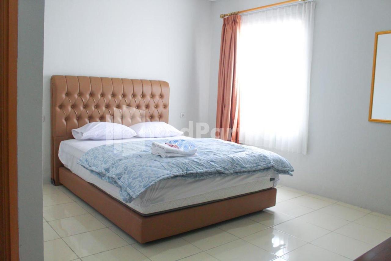 Brahma Hotel Mitra Reddoorz Джакарта Екстериор снимка